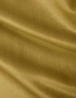 Ruby Platform Bed -Furniture Store 922QTTNCTR 10 SITECROP 038be0ad 6ad4 4b61 9720 a467a2ca64b7