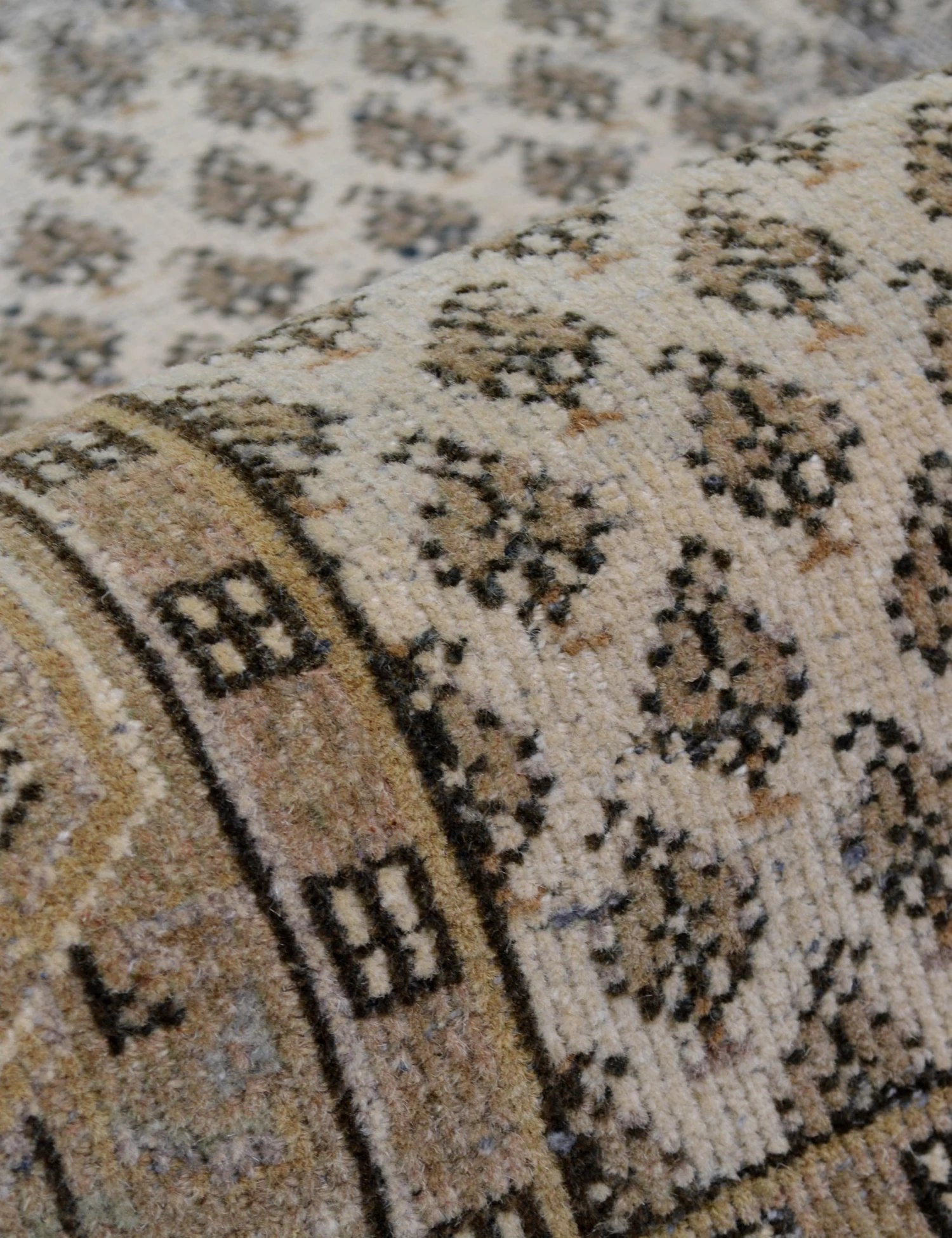 Vintage Turkish Hand-Knotted Wool Runner Rug No. 253, 2'5" X 11'2" 4 Vintage Turkish Hand-Knotted Wool Runner Rug No. 253, 2'5" X 11'2" - Image 4