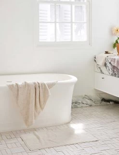 Speckle Bath Towel By Cultiver -Furniture Store Lulu and Georgia CULTIVER Speckle Towel Bundle 02 lifestyle