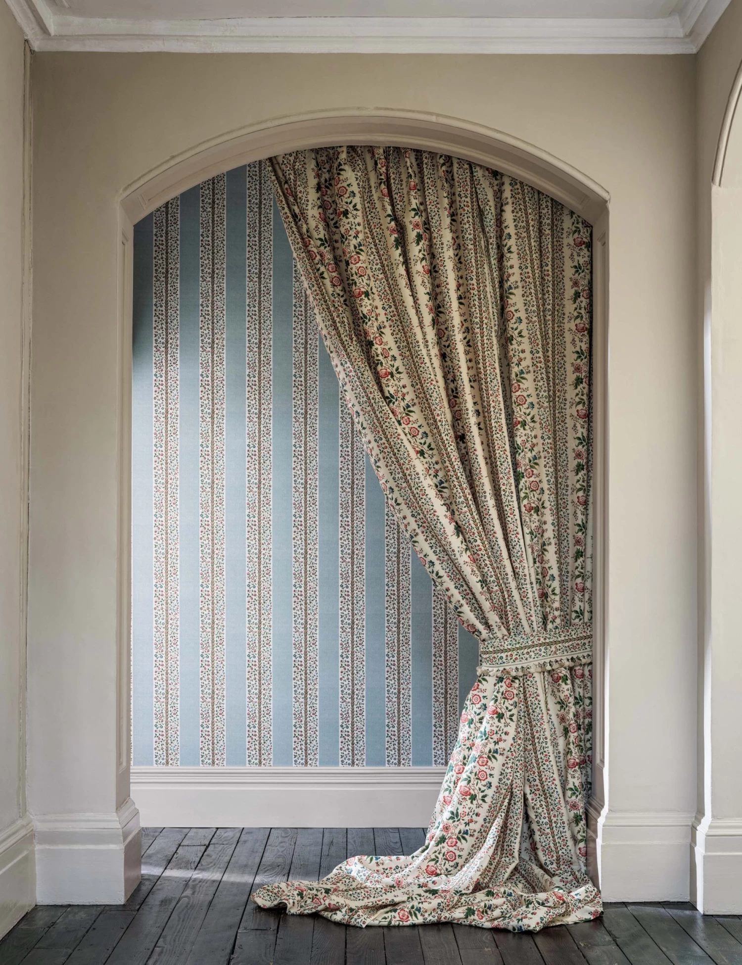 Pergola Wallpaper By Sanderson 1 Pergola Wallpaper By Sanderson