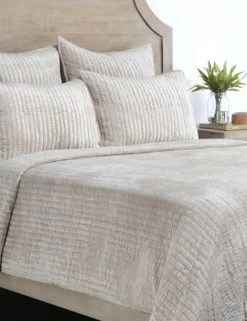 Giulia Quilt -Furniture Store V160021 1