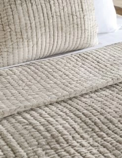 Giulia Quilt -Furniture Store V160021 3