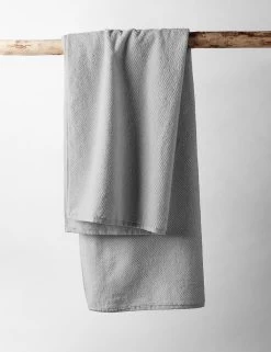 Air Weight Bath Towel By Coyuchi 8 Air Weight Bath Towel By Coyuchi -Furniture Store air weight fog hanging 2